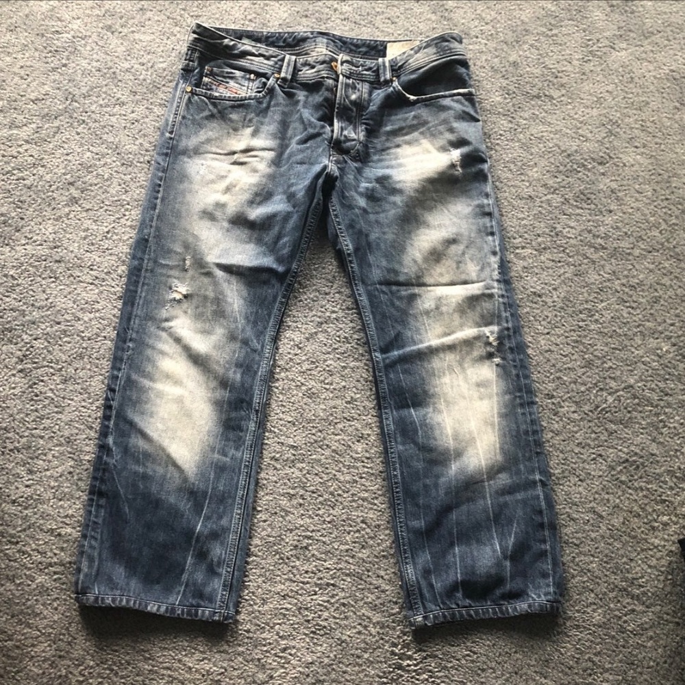 Men’s jeans.